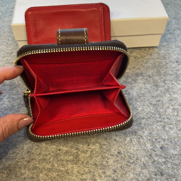 Dooney & Bourke small zip around leather wallet - Picture 5 of 12